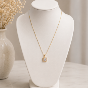Colar Ponto de Luz Quadrado – Folheado a Ouro 18K